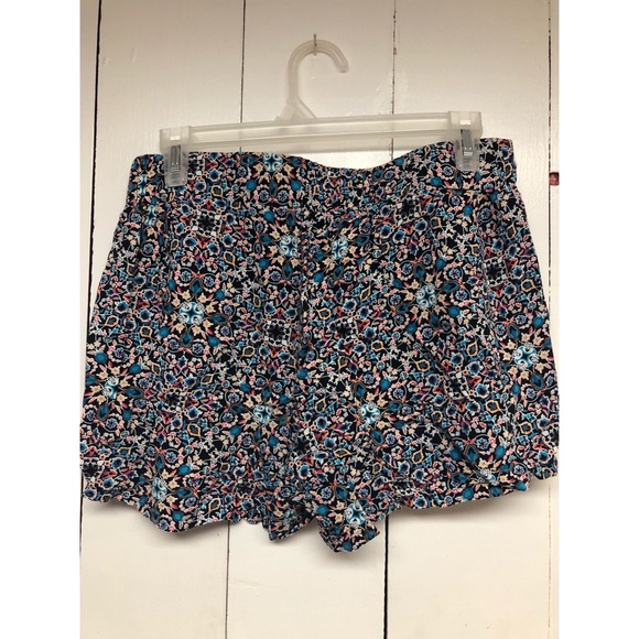 Shorts. - Picture 2 of 3